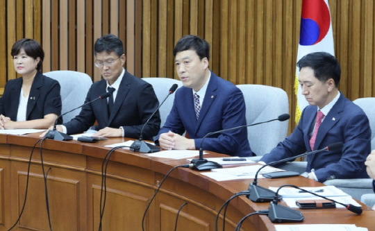 13일 국회에서 열린 교권회복과 강화를 위한 국민의힘-교원단체 간담회. 연합뉴스